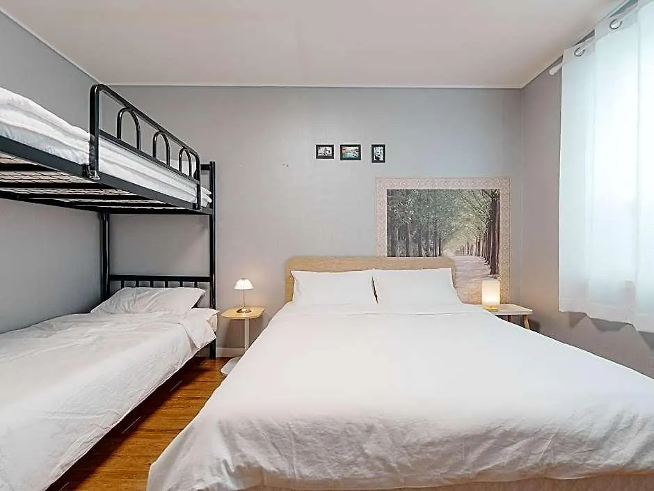 ** Hotel Incheon Airport Guesthouse Rainboots South Korea