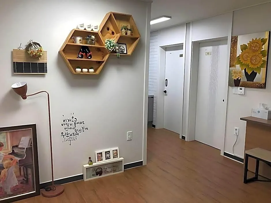 ** Hotel Incheon Airport Guesthouse Rainboots South Korea