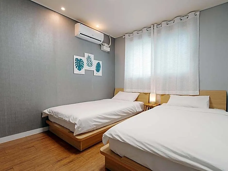** Hotel Incheon Airport Guesthouse Rainboots South Korea